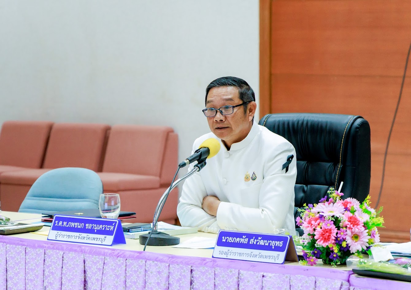 title - ปฏิรูปที่ดินจังหวัดเพชรบุรี ร่วมประชุมคณะกรมการจังหวัดเพชรบุรี ครั้งที่ 12/2568 เพื่อเป็นการสรุปผลงานในรอบปี พร้อมวางรากฐานในการทำงานในปี 2569 ที่เน้นทั้งการรักษาวัฒนธรรมประเพณี และการบริหารราชการด้วยความซื่อสัตย์สุจริต เพื่อพัฒนาจังหวัดเพชรบุรี อย่างยั่งยืน